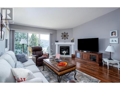 4450 Ponderosa Drive Unit# 201, Peachland, BC - Indoor Photo Showing Living Room With Fireplace