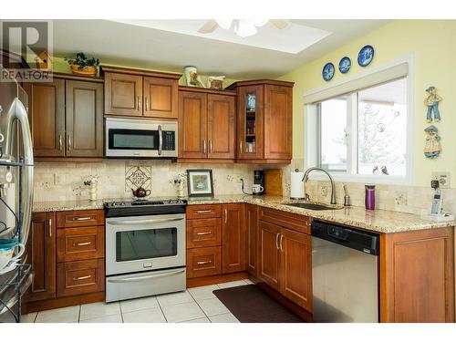 4450 Ponderosa Drive Unit# 201, Peachland, BC - Indoor Photo Showing Kitchen