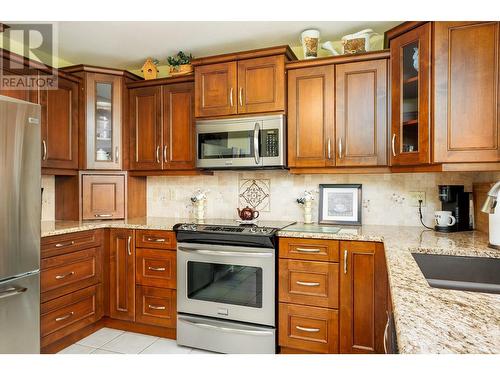 4450 Ponderosa Drive Unit# 201, Peachland, BC - Indoor Photo Showing Kitchen