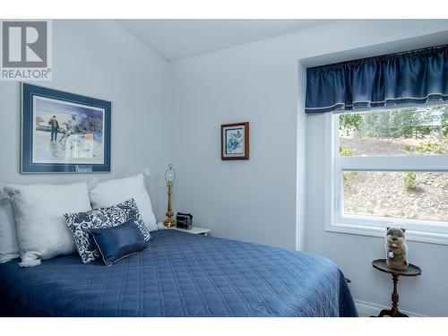 4450 Ponderosa Drive Unit# 201, Peachland, BC - Indoor Photo Showing Bedroom