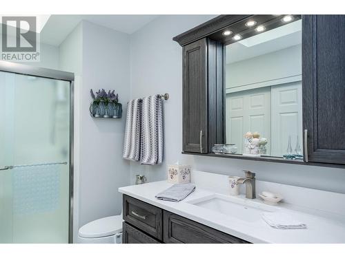 4450 Ponderosa Drive Unit# 201, Peachland, BC - Indoor Photo Showing Bathroom