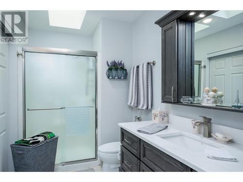 4450 Ponderosa Drive Unit# 201, Peachland, BC - Indoor Photo Showing Bathroom