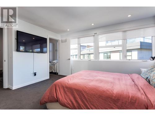 1515 Highland Drive N Unit# 4, Kelowna, BC - Indoor Photo Showing Bedroom