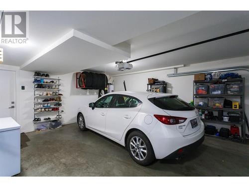 1515 Highland Drive N Unit# 4, Kelowna, BC - Indoor Photo Showing Garage