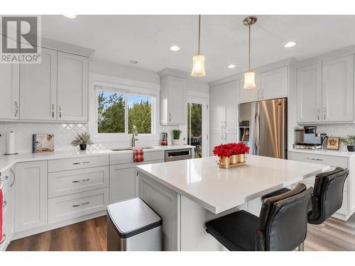 2929 Vista Ridge Drive, Prince George, BC - Indoor Photo Showing Kitchen With Upgraded Kitchen