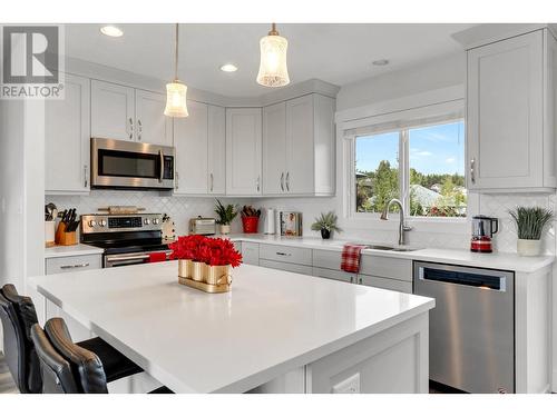 2929 Vista Ridge Drive, Prince George, BC - Indoor Photo Showing Kitchen