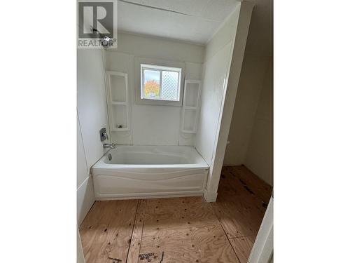 4733 Tuck Avenue, Terrace, BC - Indoor Photo Showing Bathroom