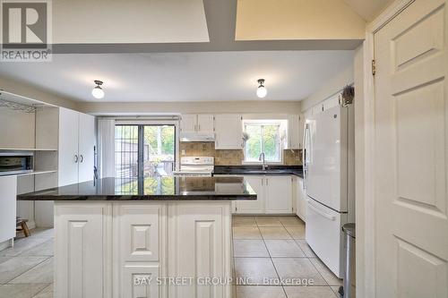 105 Patrice Crescent, Vaughan, ON - Indoor Photo Showing Kitchen