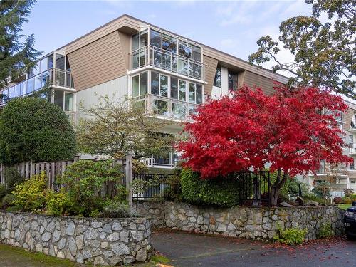 207-2125 Oak Bay Ave, Oak Bay, BC - Outdoor