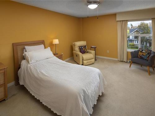 207-2125 Oak Bay Ave, Oak Bay, BC - Indoor Photo Showing Bedroom