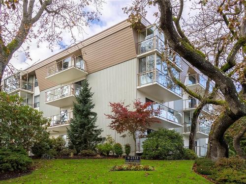 207-2125 Oak Bay Ave, Oak Bay, BC - Outdoor