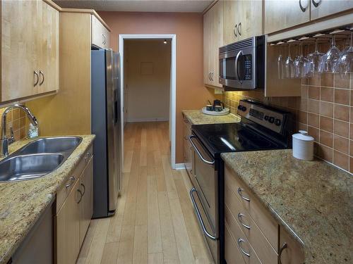 207-2125 Oak Bay Ave, Oak Bay, BC - Indoor Photo Showing Kitchen With Double Sink