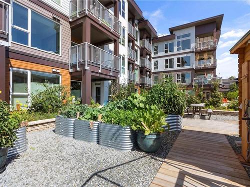 404-2319 Brethour Ave, Sidney, BC - Outdoor