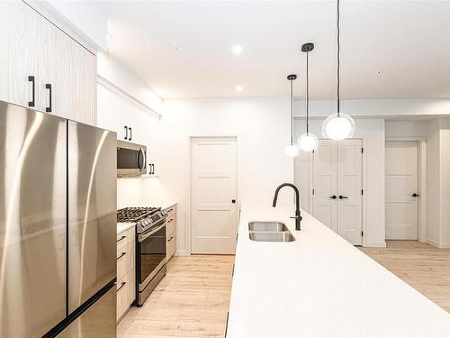 504-958 Pharoah Mews, Langford, BC - Indoor Photo Showing Kitchen With Double Sink With Upgraded Kitchen