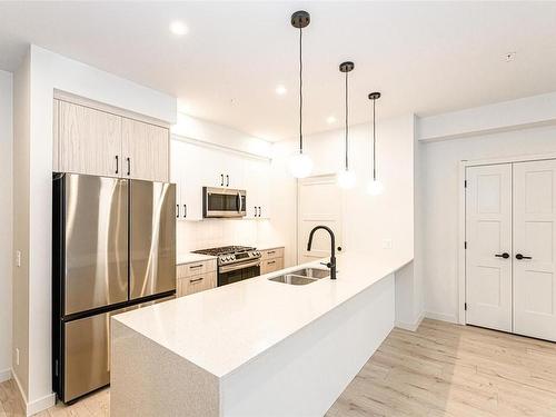 504-958 Pharoah Mews, Langford, BC - Indoor Photo Showing Kitchen With Double Sink With Upgraded Kitchen