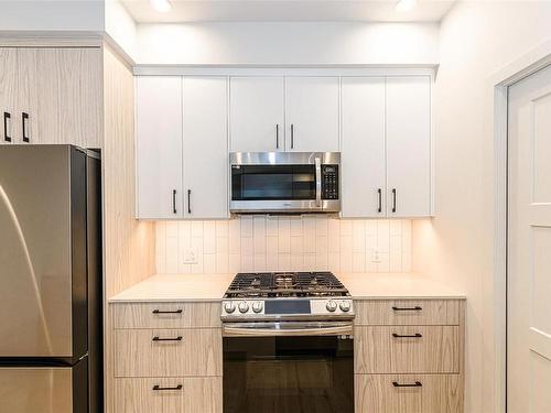 504-958 Pharoah Mews, Langford, BC - Indoor Photo Showing Kitchen