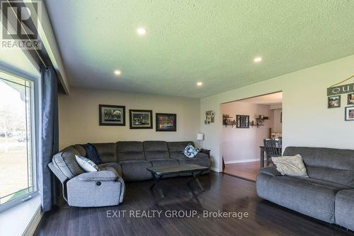 20 Rockhill Court, Belleville, ON - Indoor Photo Showing Living Room