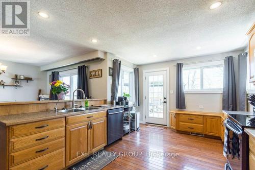 20 Rockhill Court, Belleville, ON - Indoor Photo Showing Kitchen With Double Sink