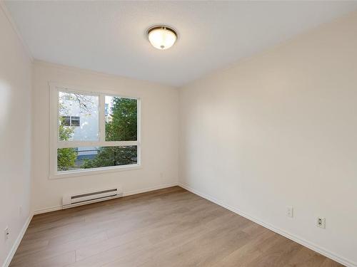 208-1024 Fairfield Rd, Victoria, BC - Indoor Photo Showing Other Room