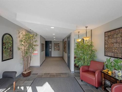 208-1024 Fairfield Rd, Victoria, BC - Indoor