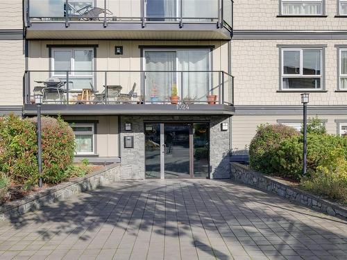 208-1024 Fairfield Rd, Victoria, BC - Outdoor