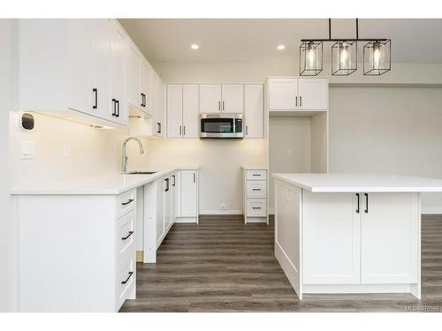 B-381 13Th St, Courtenay, BC - Indoor Photo Showing Kitchen With Upgraded Kitchen