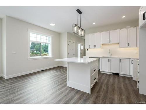 B-381 13Th St, Courtenay, BC - Indoor Photo Showing Kitchen