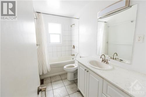 403 Peach Tree Lane Unit#3, Ottawa, ON - Indoor Photo Showing Bathroom