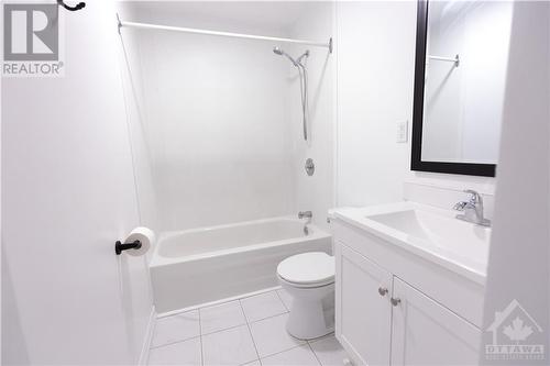 403 Peach Tree Lane Unit#3, Ottawa, ON - Indoor Photo Showing Bathroom