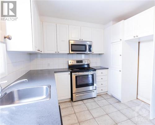 403 Peach Tree Lane Unit#3, Ottawa, ON - Indoor Photo Showing Kitchen