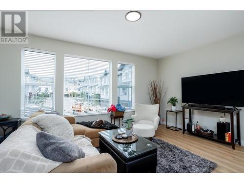 4025 Gellatly Road S Unit# 143, West Kelowna, BC - Indoor Photo Showing Living Room