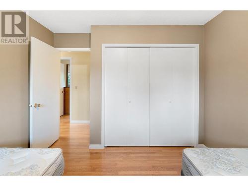 1080 Calmels Crescent, Kelowna, BC - Indoor Photo Showing Bedroom