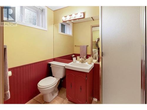 1080 Calmels Crescent, Kelowna, BC - Indoor Photo Showing Bathroom