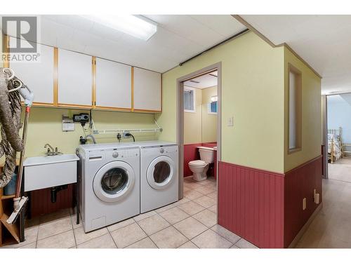 1080 Calmels Crescent, Kelowna, BC - Indoor Photo Showing Laundry Room