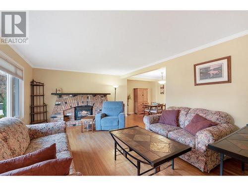 1080 Calmels Crescent, Kelowna, BC - Indoor Photo Showing Living Room With Fireplace