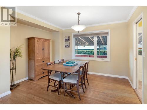 1080 Calmels Crescent, Kelowna, BC - Indoor Photo Showing Dining Room