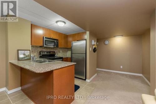 249 Montgomery Boulevard W, Orangeville, ON - Indoor Photo Showing Kitchen With Double Sink