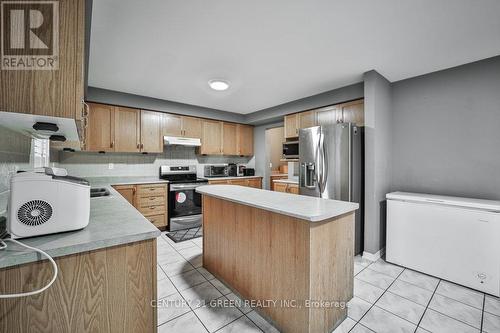 254 Edenbrook Hill Drive, Brampton, ON - Indoor Photo Showing Kitchen