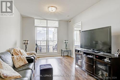 706 - 9245 Jane Street, Vaughan, ON - Indoor Photo Showing Living Room