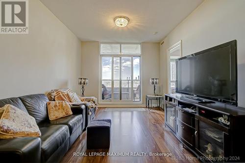 706 - 9245 Jane Street, Vaughan, ON - Indoor Photo Showing Living Room