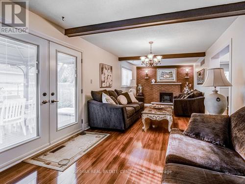 1174 Ogden Avenue, Mississauga, ON - Indoor Photo Showing Living Room With Fireplace