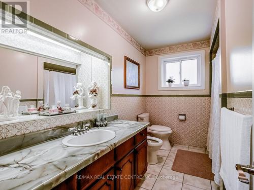 1174 Ogden Avenue, Mississauga, ON - Indoor Photo Showing Bathroom