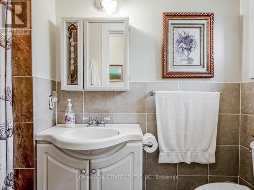 1174 Ogden Avenue, Mississauga, ON - Indoor Photo Showing Bathroom