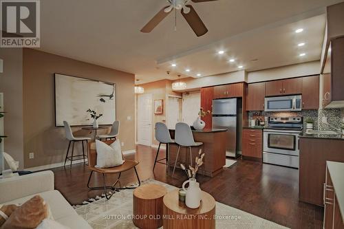 1403 - 2240 Lake Shore Boulevard W, Toronto, ON - Indoor Photo Showing Kitchen