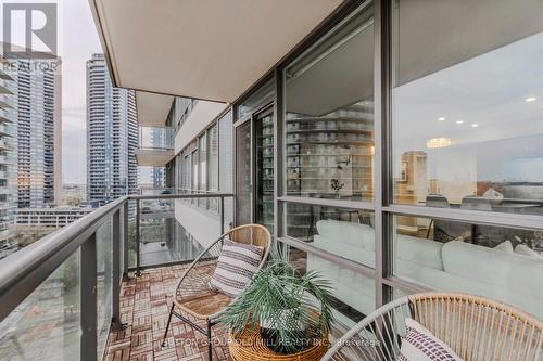 1403 - 2240 Lake Shore Boulevard W, Toronto, ON - Outdoor With Exterior