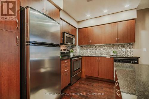 1403 - 2240 Lake Shore Boulevard W, Toronto, ON - Indoor Photo Showing Kitchen