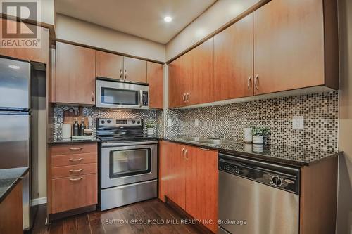 1403 - 2240 Lake Shore Boulevard W, Toronto, ON - Indoor Photo Showing Kitchen