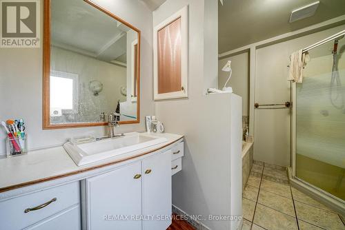 24 Norlan Avenue, London, ON - Indoor Photo Showing Bathroom