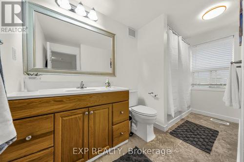 19 Railway Street, Hamilton, ON - Indoor Photo Showing Bathroom