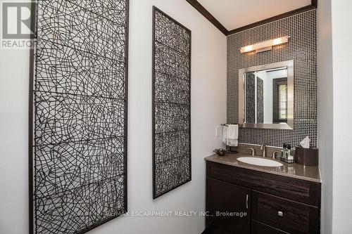 341 Clarendon Drive, Hamilton, ON - Indoor Photo Showing Bathroom